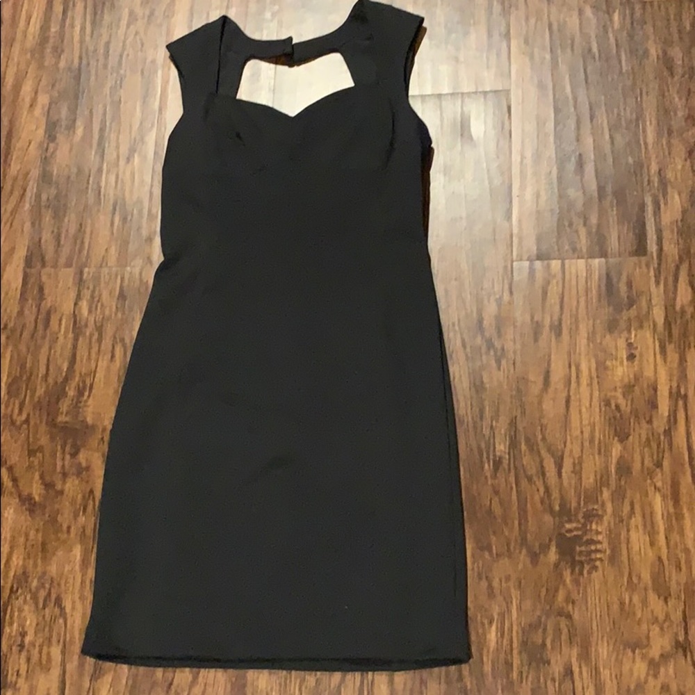 Black shift dress with keyhole in the back